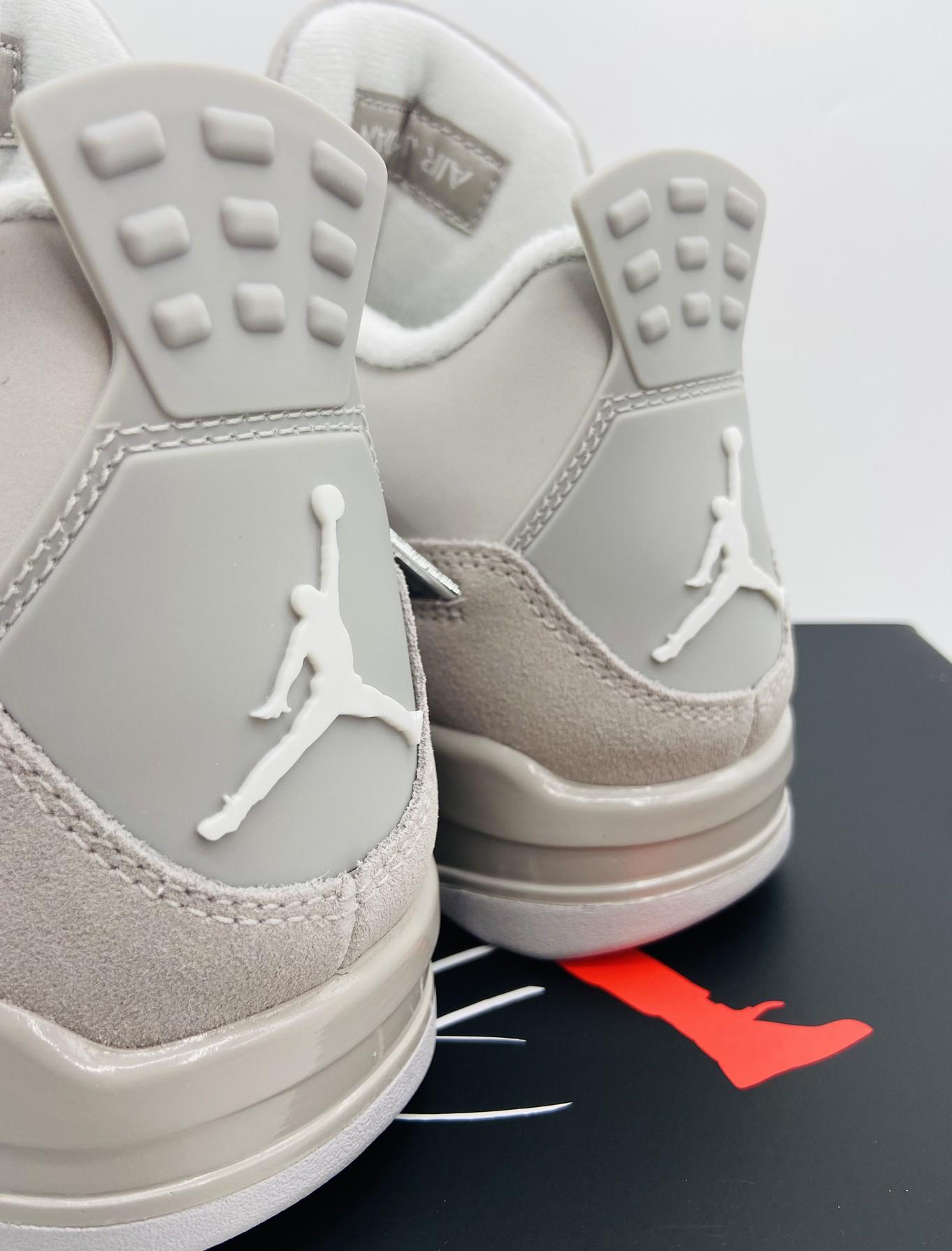 💥实穿女鞋怎么选,这款AJ4电镀银配色会不会是你的菜?💥